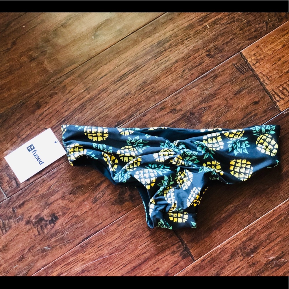 NWT Hawaii Fused Bikini Bottom Small Cheeky